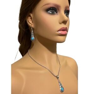 Gorgeous Earring Necklace Set NWT SALE